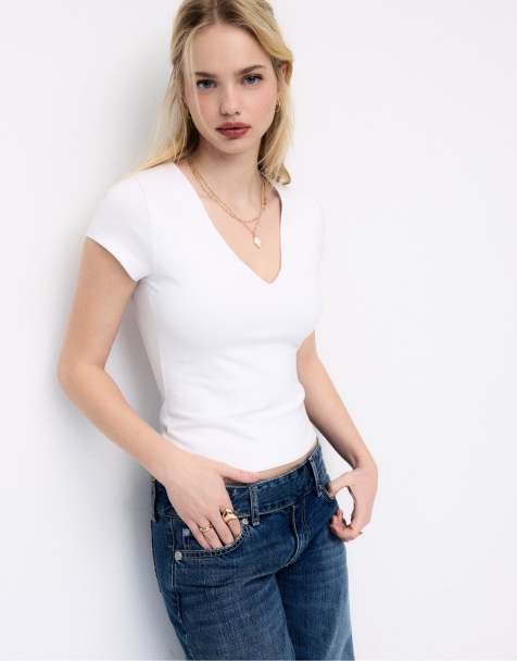 Stradivarius - T-shirt met V-hals en korte mouwen in wit - view 1