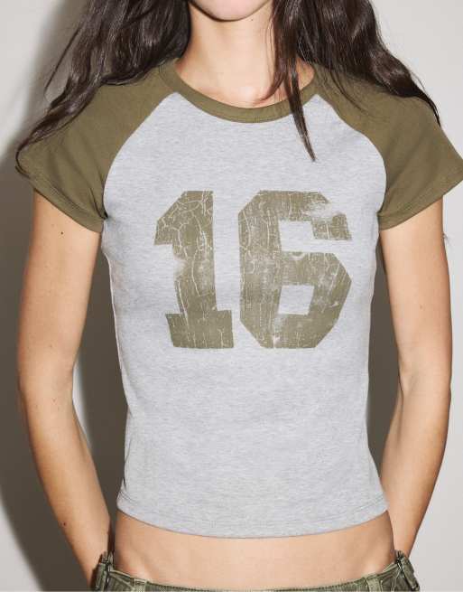 Stradivarius T-Shirt mit Print und kurzen Ärmeln in Khaki, 4 von 7