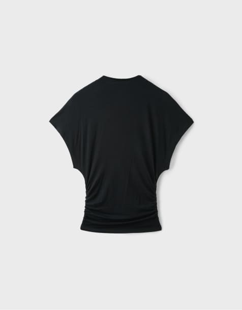 Stradivarius T-Shirt mit Stehkragen und Raffungen in Schwarz - view 1