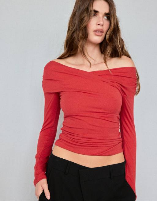 Stradivarius T-Shirt mit überkreuztem U-Boot-Ausschnitt in Rot, 2 von 7