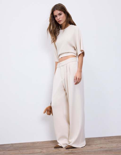 Stradivarius - T-shirt morbida al tatto a maniche corte color pietra