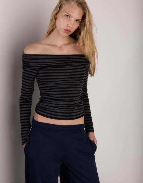 Stradivarius - T-shirt rayé à fronces et épaules nues - Gris foncé - view 1