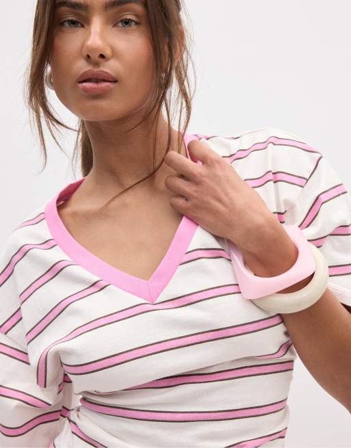 Stradivarius - T-shirt rosa bubblegum a righe con scollo a V e maniche a kimono, 4 di 6