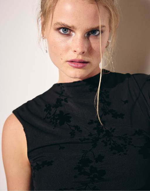 Stradivarius t-shirt sans manches à col cheminée floqué noir, 4 de 7