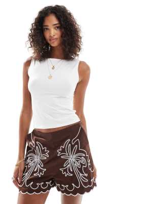 Stradivarius - T-shirt sans manches à encolure bateau - Écru-Blanc