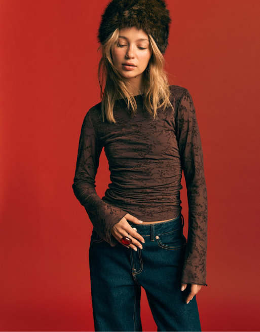 Stradivarius - T-shirt semitrasparente floccata marrone con dettaglio raccolto