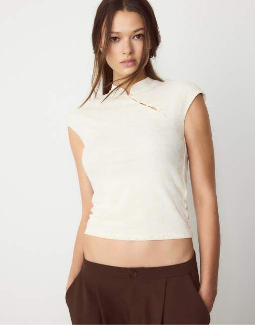 Stradivarius - T-shirt stile qipao écru con colletto alla coreana, 2 di 4