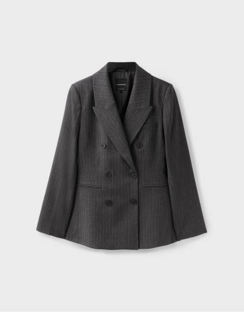 Stradivarius taillierter gestreifter Blazer mit Knöpfen in Grau - view 1