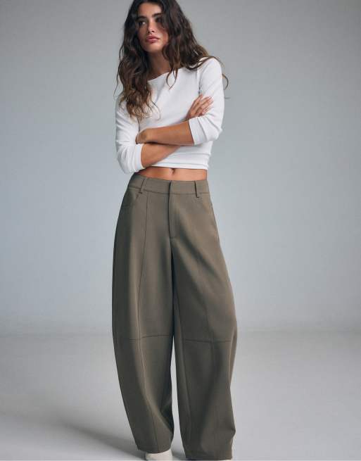 Stradivarius Tailored barrel trousers in brown, 5 of 7
