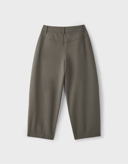Stradivarius Tailored barrel trousers in brown, 7 of 7