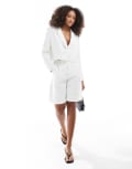 [Stradivarius] Stradivarius tailored crinkle shorts in white (part of a set) 16 WHITE