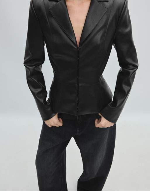 Stradivarius Tailored peplum blazer in black, 2 of 7