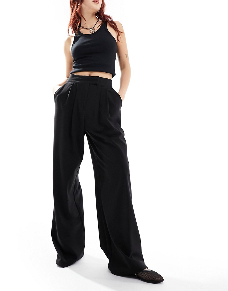 Stradivarius tailored pleat front trousers in black-White