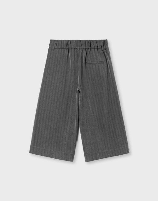Stradivarius Tailored suede bermuda shorts in dark grey, 7 of 7