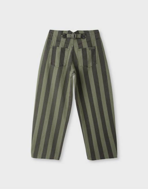 Stradivarius Tall Barrel-Fit-Jeans mit Rückenversteller in Khaki, 7 von 7