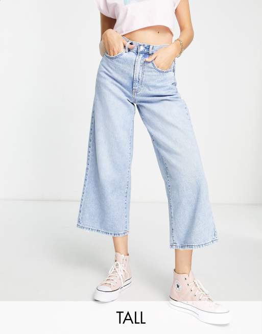 Stradivarius Tall - Cropped jeans i denim i lys vask 