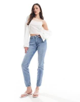 Stradivarius Tall D10 mom slim jean in medium wash-Blue