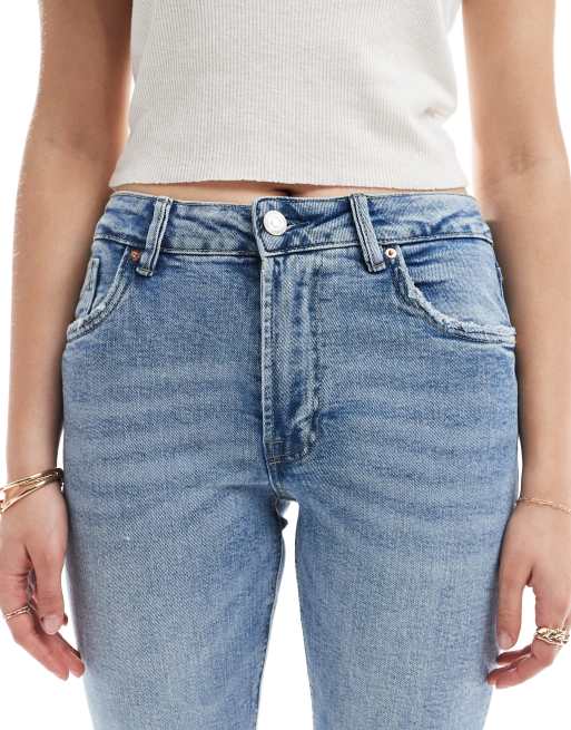 Stradivarius Tall D10 mom slim jean in medium wash, 5 of 5