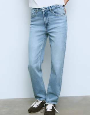 Stradivarius Tall - d14 - Schmale Comfort-Fit-Jeans in heller Bleach-Waschung-Blau