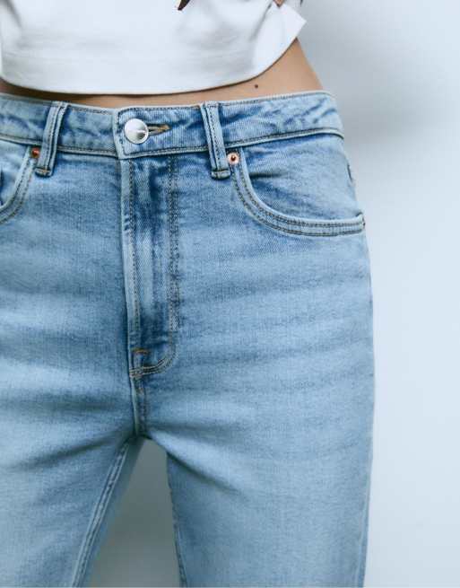Stradivarius Tall - D14 - Slim-fit jeans met comfortabele pasvorm in licht gebleekte wassing, 4 van 4