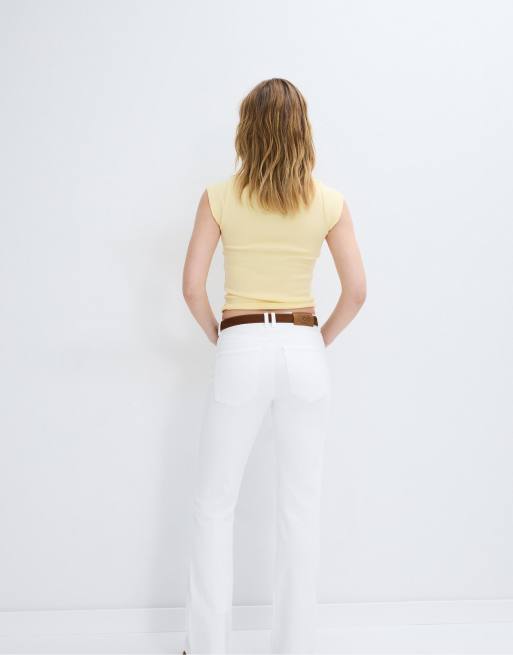 Stradivarius Tall d68 boot-cut jeans with belt in white, 2 of 3