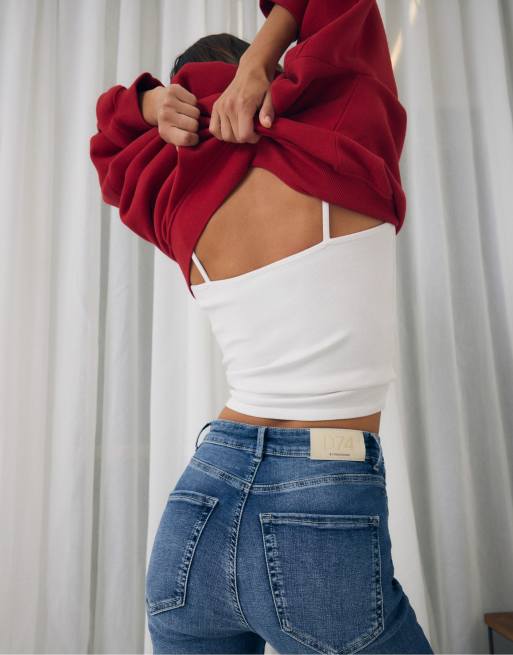 Stradivarius Tall d74 ausgestellte Jeans mit Schlitz in mittelhellblauem Denim, 4 von 7