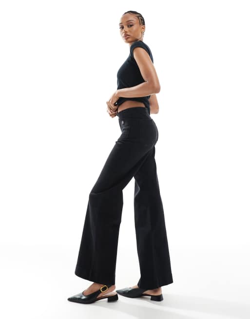 Stradivarius Tall - D77 - Jeans met rechte pijpen en knoopdetail in zwart