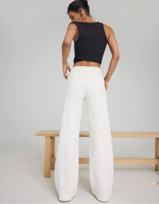 Stradivarius Tall d77 minimalistische Jeans mit Taschen in Vanille, 3 von 7