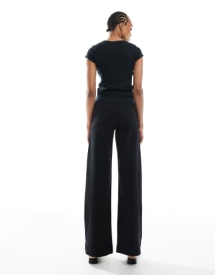 Stradivarius Tall D77 Staight Leg Jeans With Button Detail In Black