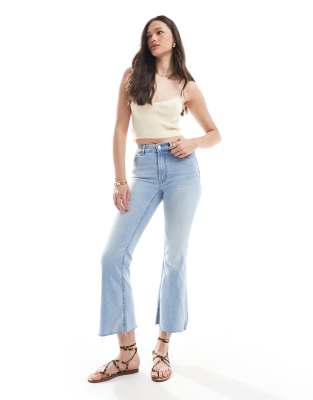 Stradivarius Stradivarius Tall D78 cropped flare jean in light wash-Blue