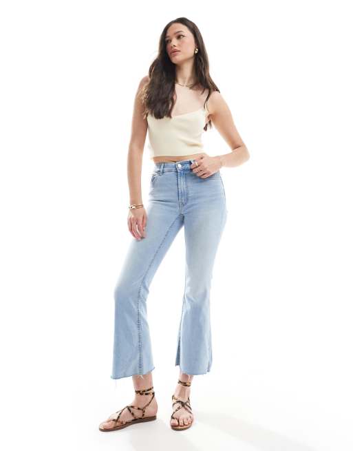 Stradivarius Tall - D78 - Cropped flared jeans in lichte wassing
