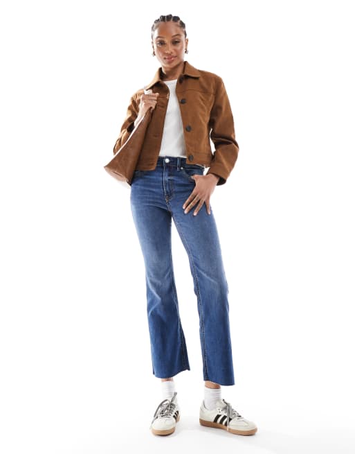 Stradivarius Tall - D78 - Cropped flared jeans in medium wassing