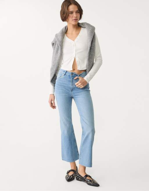 Stradivarius Tall - D78 - Jeans a zampa taglio corto azzurri