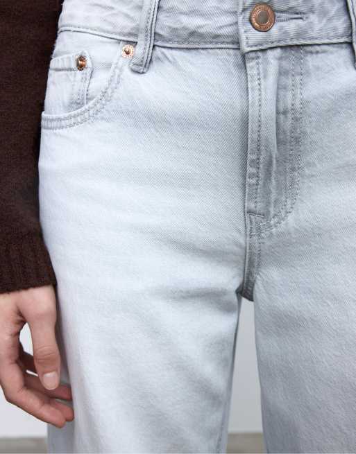 Stradivarius Tall – D91 – Jeans in hellgrauer Denim-Waschung mit niedrigem Bund und weitem Bein, 2 von 4