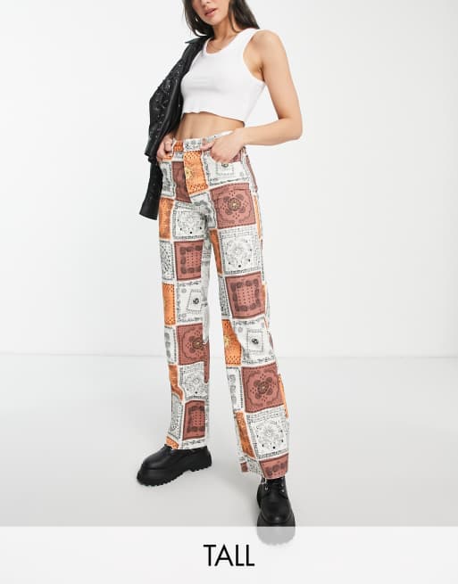 Stradivarius Tall – Dad-Jeans mit Himmelskörper-Musterprint