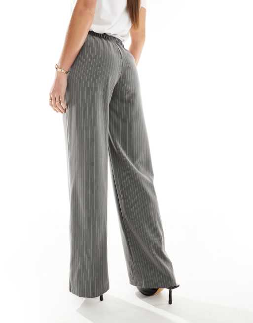 Stradivarius Tall – Elegante Schlupfhose in Grau mit Nadelstreifen, 4 von 5