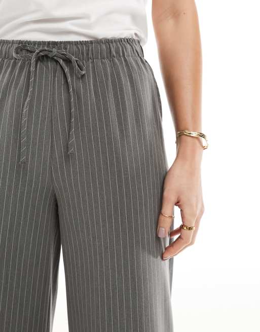 Stradivarius Tall – Elegante Schlupfhose in Grau mit Nadelstreifen, 5 von 5