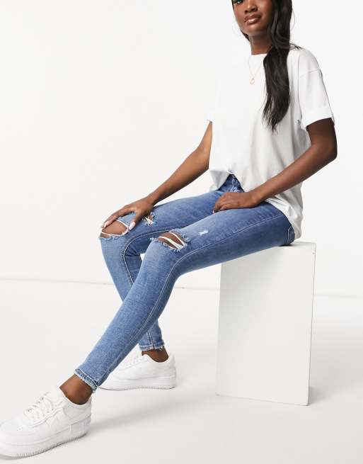 Stradivarius Tall Eng Geschnittene Jeans Mit Superhohem Bund In Mittelblau Asos