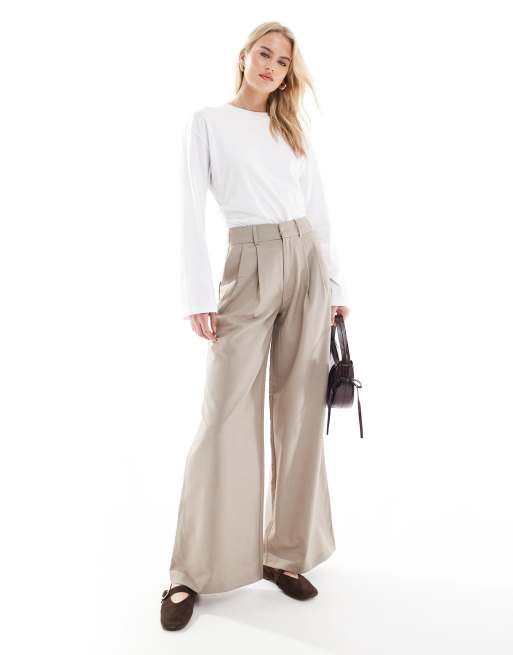 Stradivarius Tall - Geplooide broek met wijde pijpen in taupe