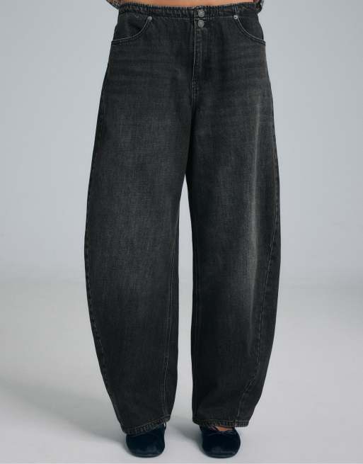 Stradivarius Tall pantalon barrel ajustable en denim noir délavé, 2 de 7