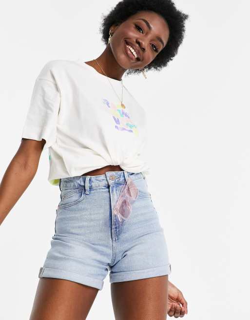 Stradivarius Tall Pantaloncini mom di jeans slim lavaggio chiaro