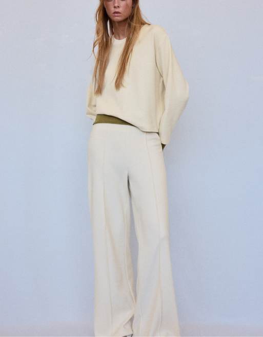 Stradivarius Tall pantaloni in maglia con dettaglio cuciture in écru, 1 di 7