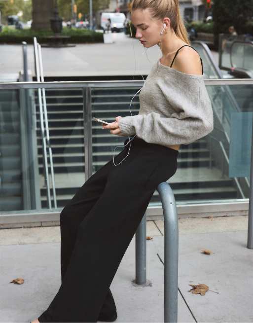 Stradivarius Tall pantaloni jogger a gamba larga soft-touch con dettaglio cucitura sul davanti neri, 5 di 7