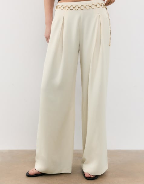 Stradivarius Tall - Satijnen broek met figuurnaden en ketting in ecru - view 1