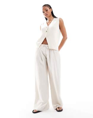 Stradivarius Tall - Schlupfhose in Beige mit weitem Bein-Neutral