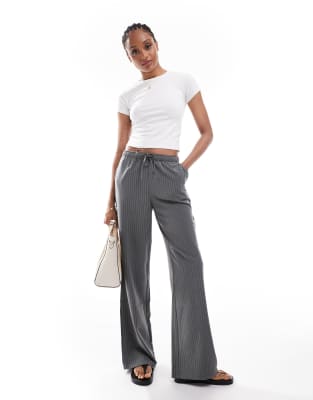 Stradivarius Tall - Schlupfhose in Grau mit Nadelstreifen
