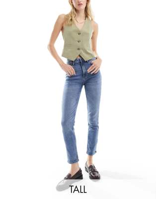 Stradivarius Tall - Schmal geschnittene Mom-Jeans in mittlerer Waschung mit Stretch-Blau