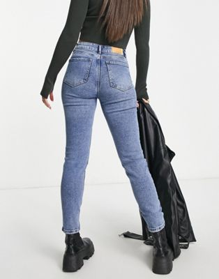 YStyle - The Stradivarius slim mom jeans. Excellent jeans and come in tall  and petite too. True to size and 20% off code HEY20 at ASOS when you spend  €30 