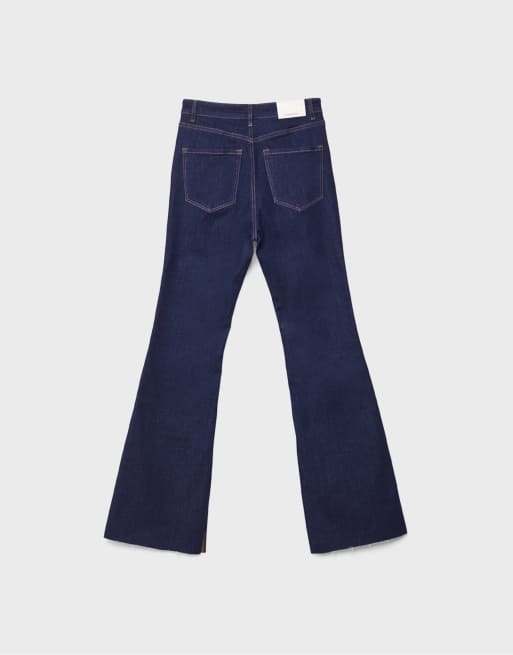 Stradivarius Tall smala utsvängda jeans i mörkblå denim, 7 av 7