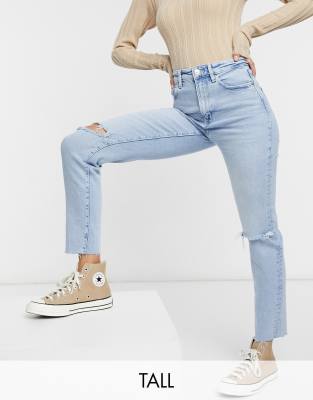 Stradivarius Tall - Smalle mom jeans met scheuren en stretch in lichtblauw  | ASOS
